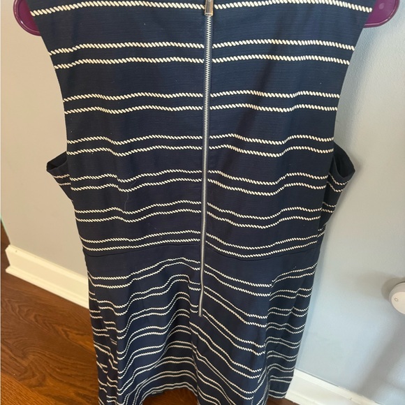 Tommy Hilfiger address - Picture 4 of 5